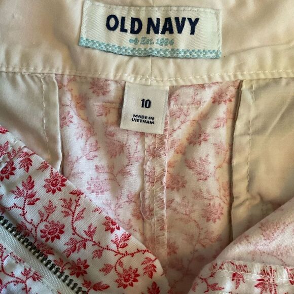 Old Navy Shorts Casual Zipper Button Closure White Red Floral Pockets Women 10 - Picture 3 of 9